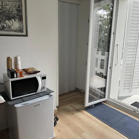 Lit Queen Size Et Balcon منزل للإقامة Commugny